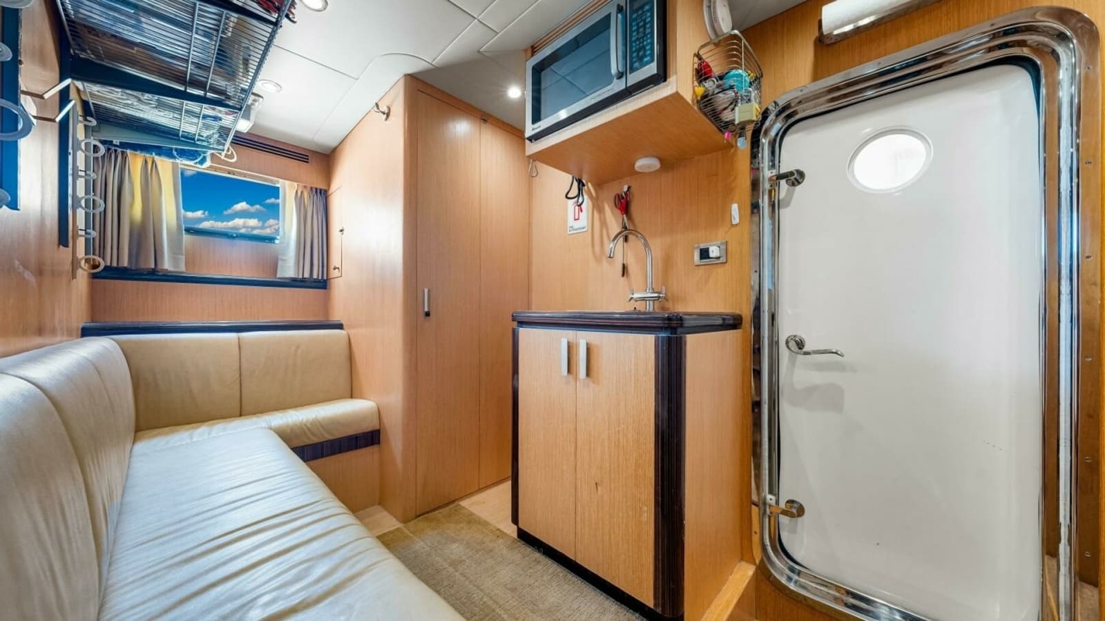 2010 83 Ocean Alexander Motor Yacht 'Relentless'