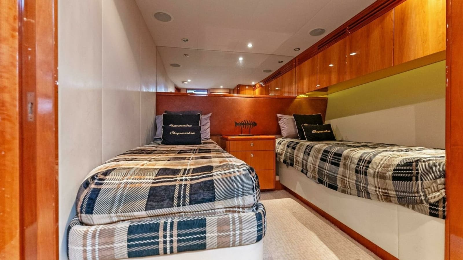 2007 Hatteras 64 Convertible CHUPACABRA - Twin Guest Stateroom