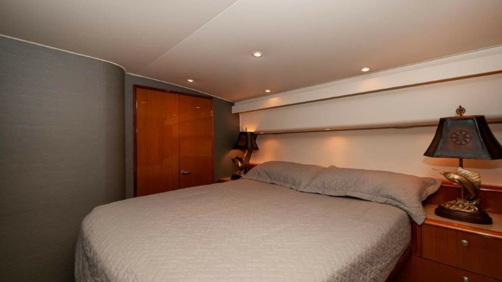 2001 61 Viking Convertible Ellie B Master Stateroom
