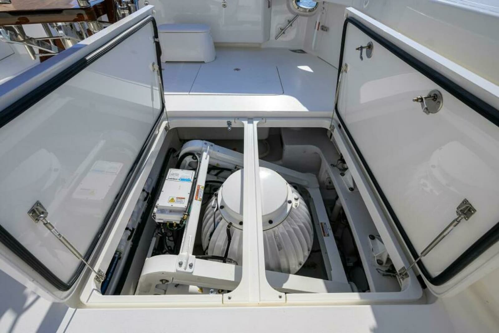 Viking 80 - LAMPLIGHTER - Cockpit