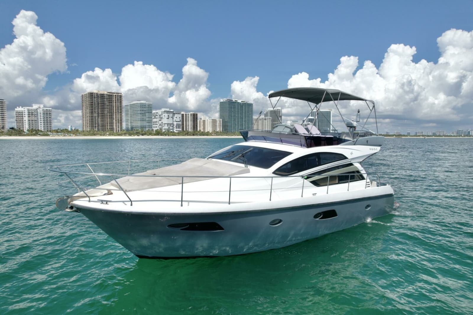 Rodman Muse - Lluvet - Exterior Profile