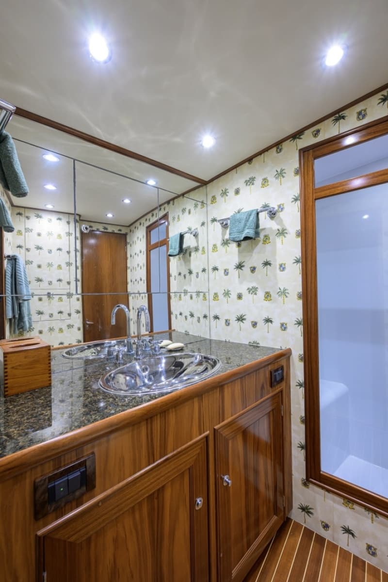 Rybovich 60 SIBONEY - Master Stateroom Ensuite Head