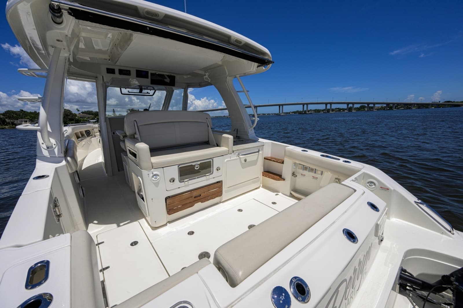 Boston Whaler 35 - DERRYN -  Cockpit