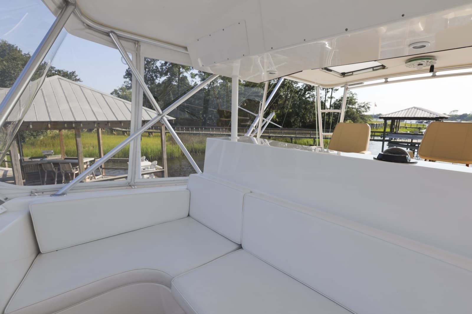 Viking 5- Lady S - Exterior Flybridge