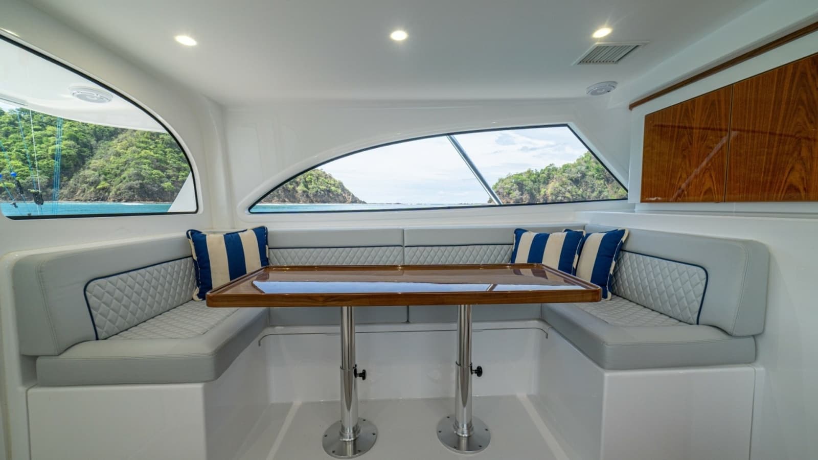 2023 Viking 46 Billfish Salon