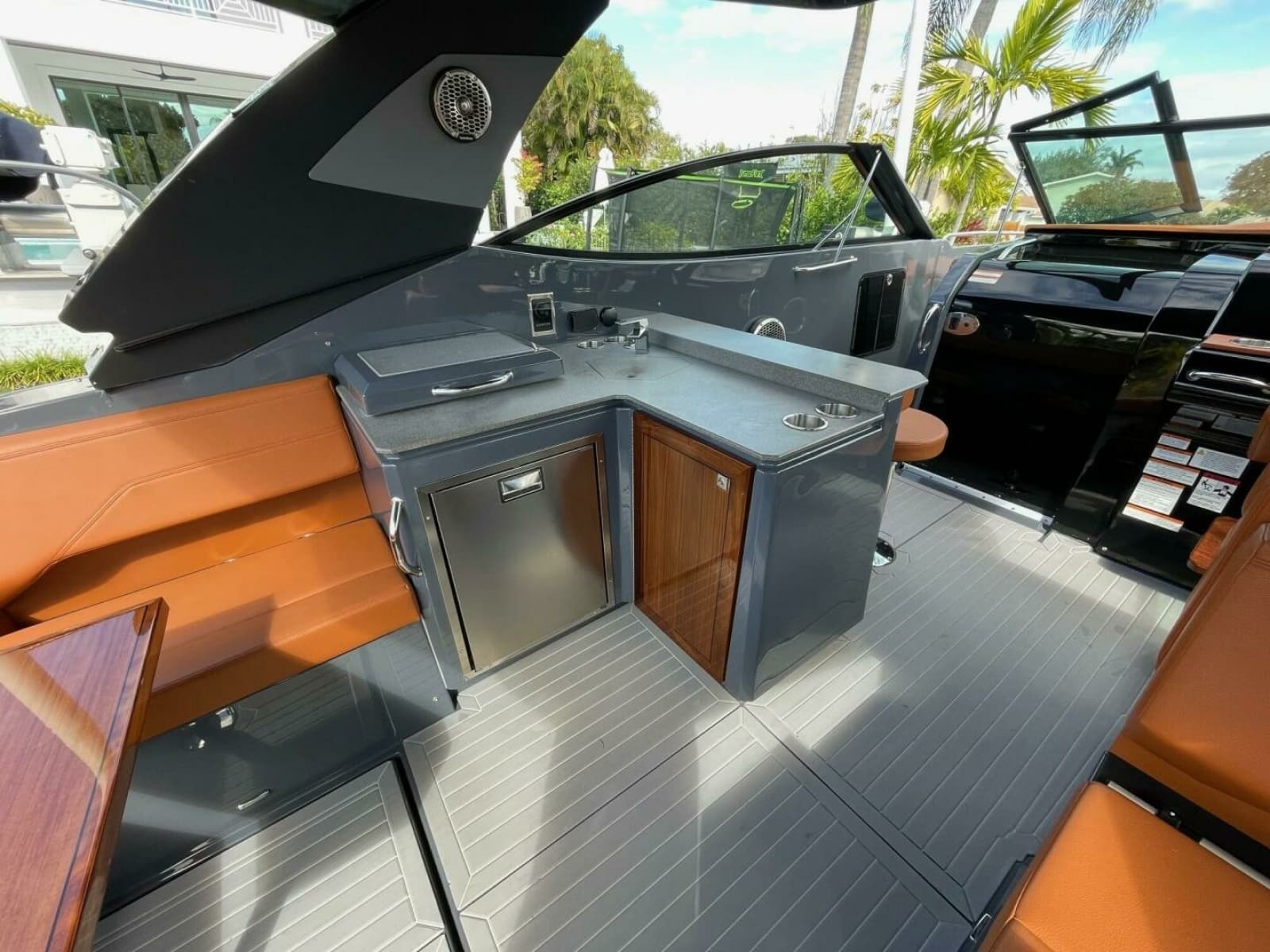 Cruisers Yachts 38 GLS -