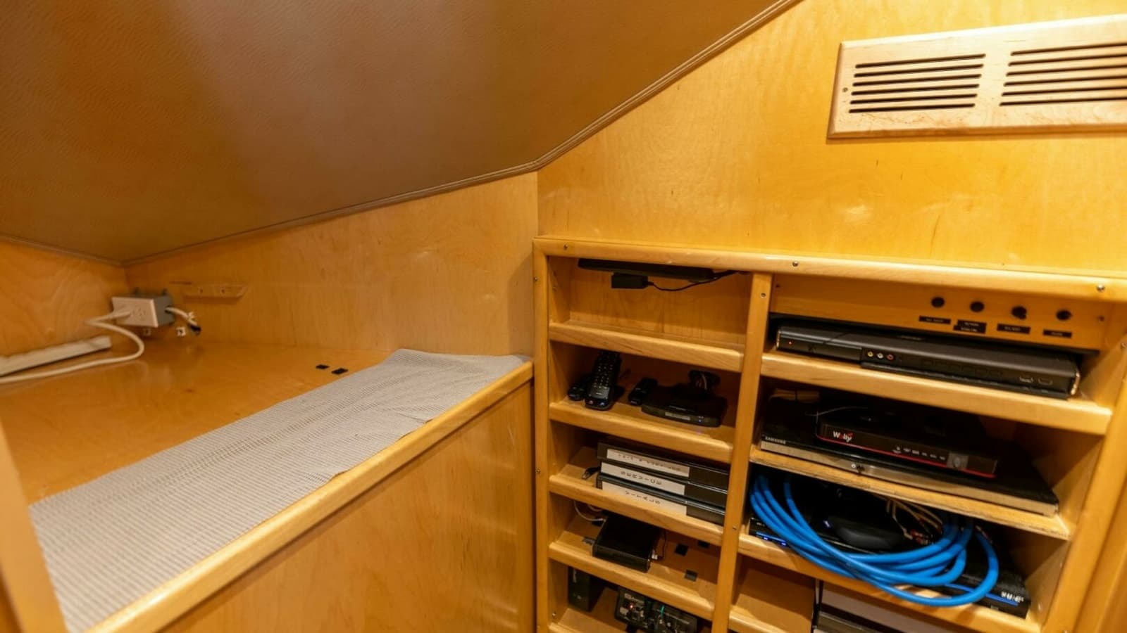2013 Viking 76 Convertible- REEL FIRE-Storage