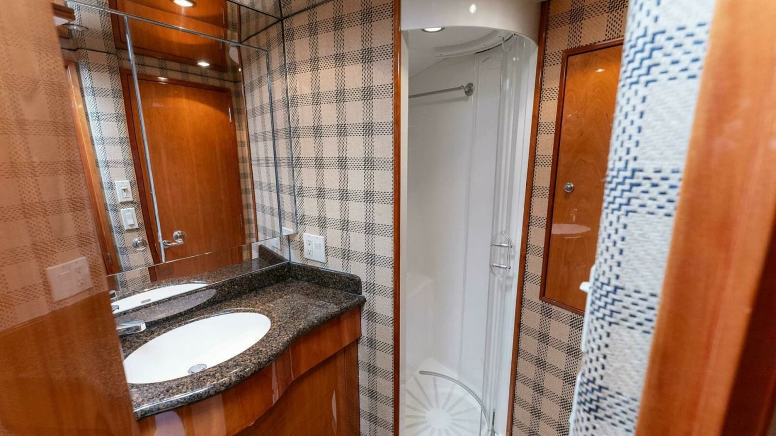2007 Hatteras 64 Convertible CHUPACABRA - Cozy Guest Head with an Enclosed Shower