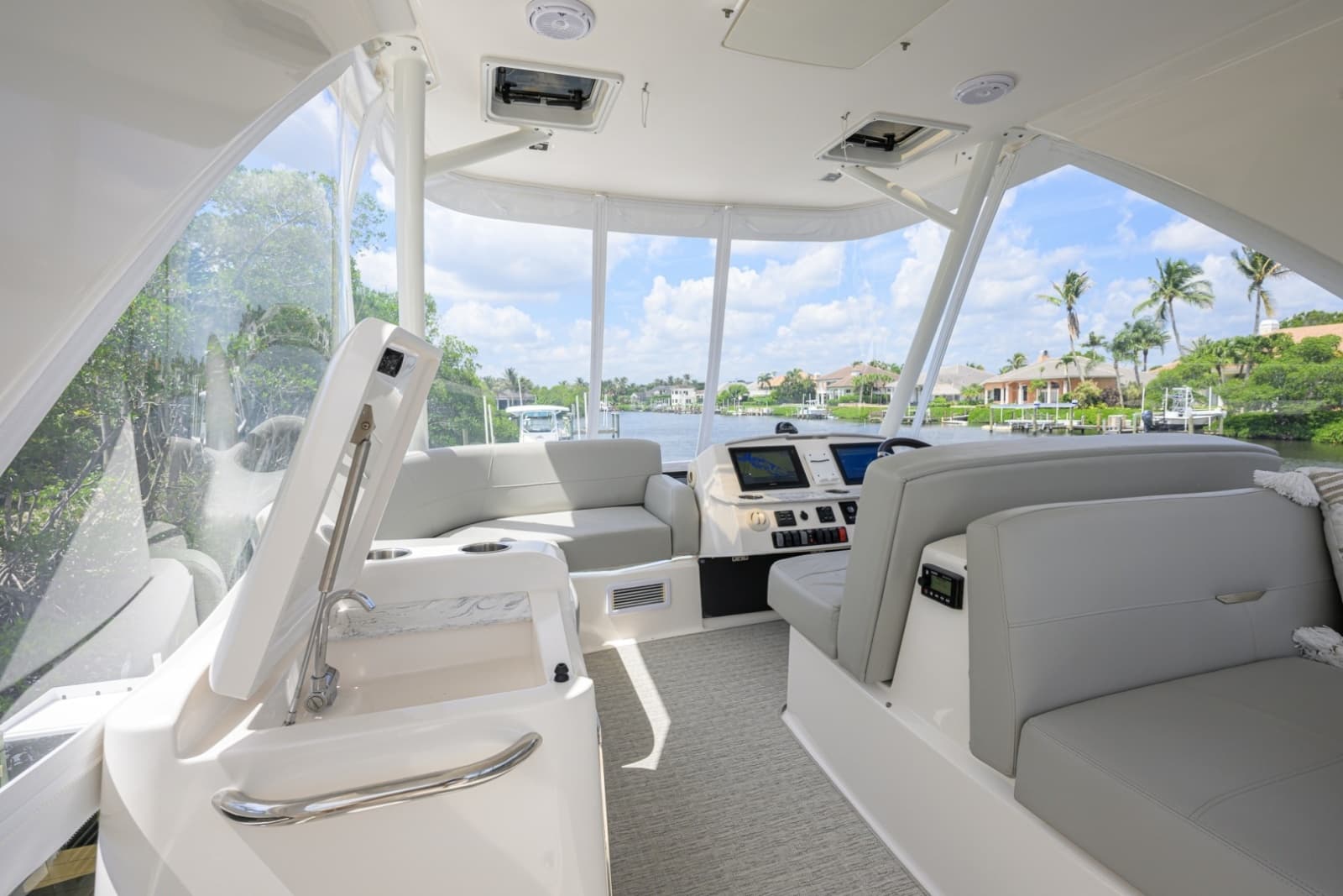 Tiara 44 Daybreak - Exterior Flybridge