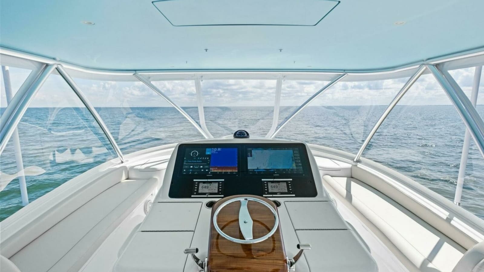 Flybridge Helm with Panoramic View