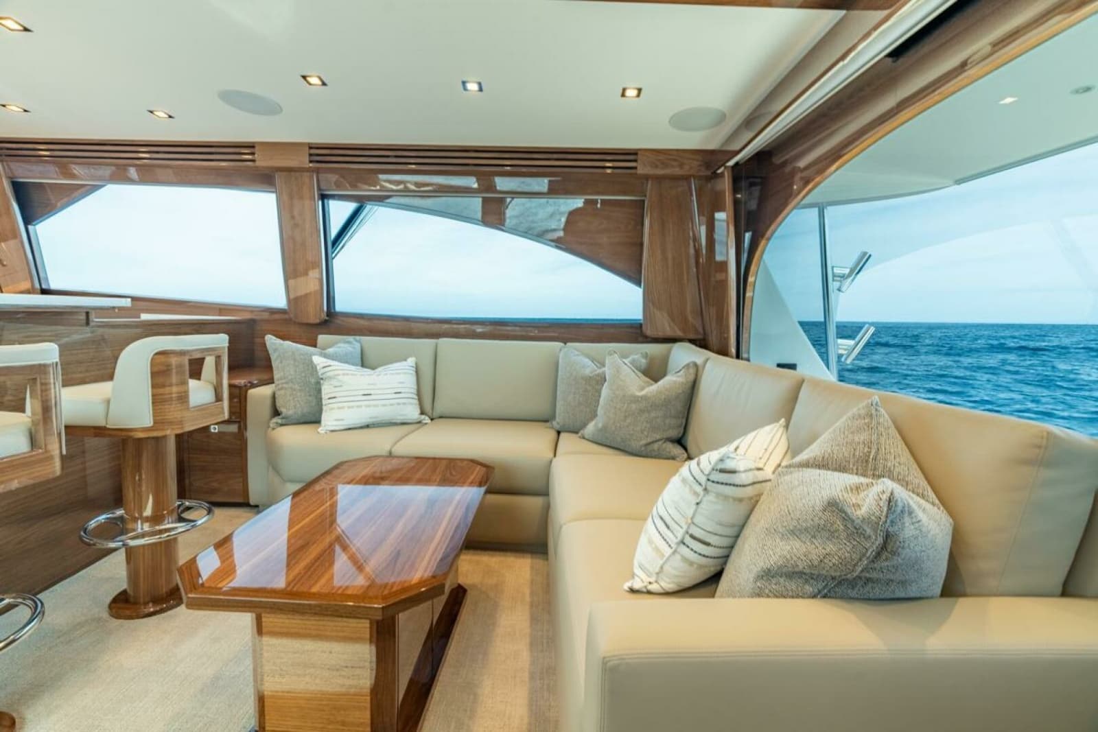 Viking 64 - Salon