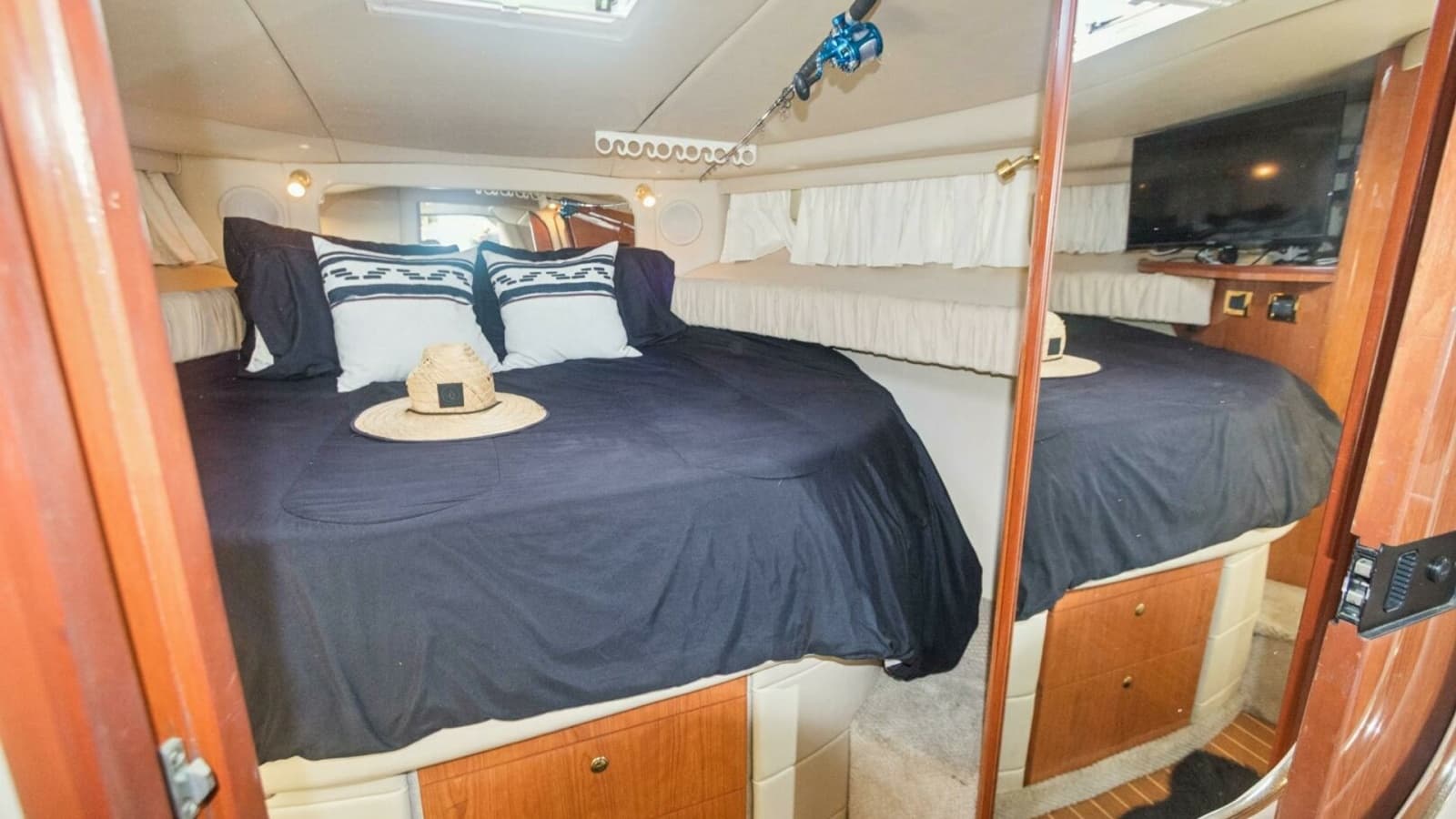 2000 Sea Ray 370 Express Cruiser "Sandie Lee" - Cozy Forward Stateroom