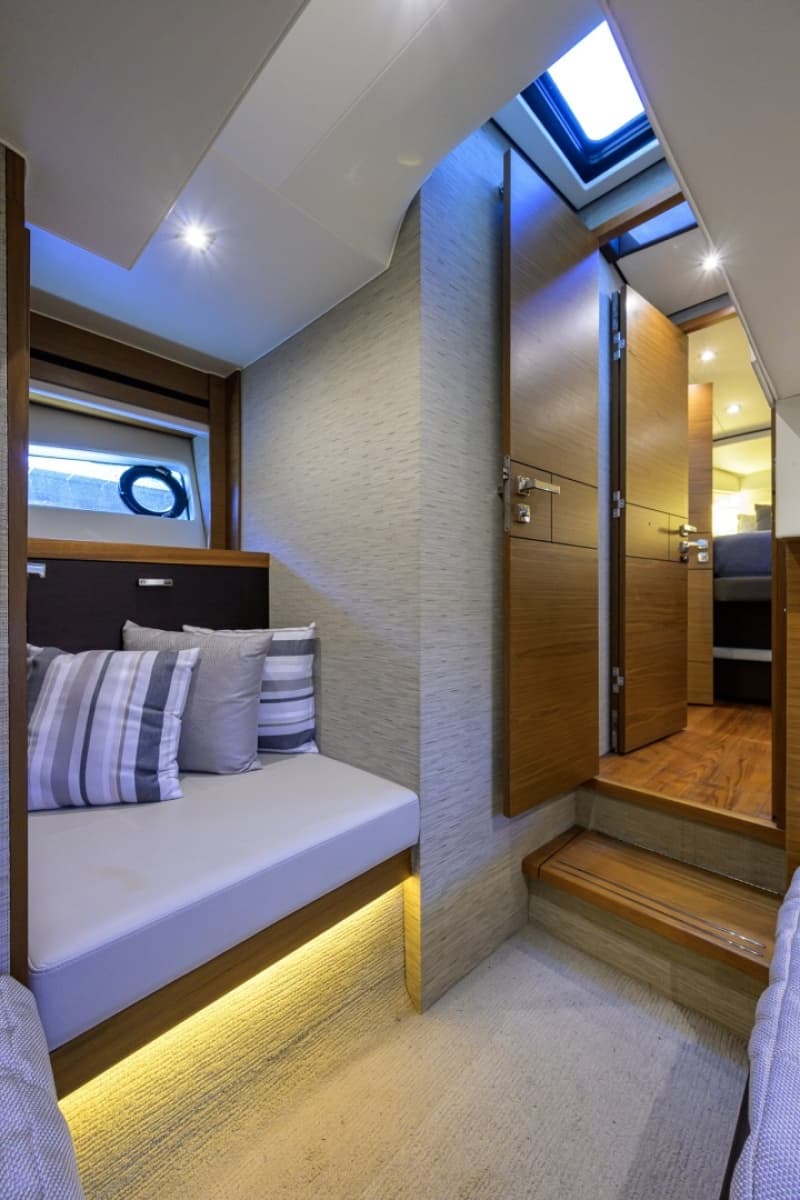 Tiara 44 Daybreak - Interior Stateroom