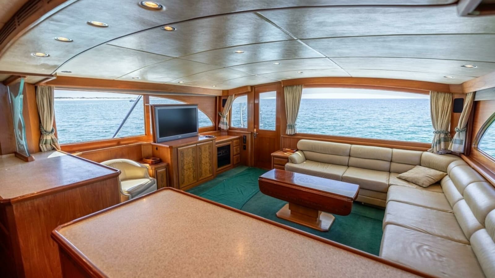 1998 Miller Marine 60' Convertible CAT'N'AROUND-Salon
