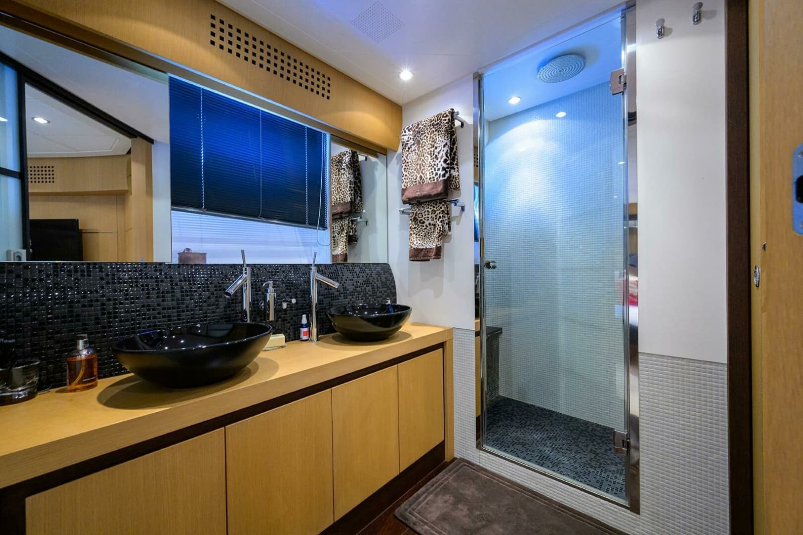 2009 Pershing 90 Express