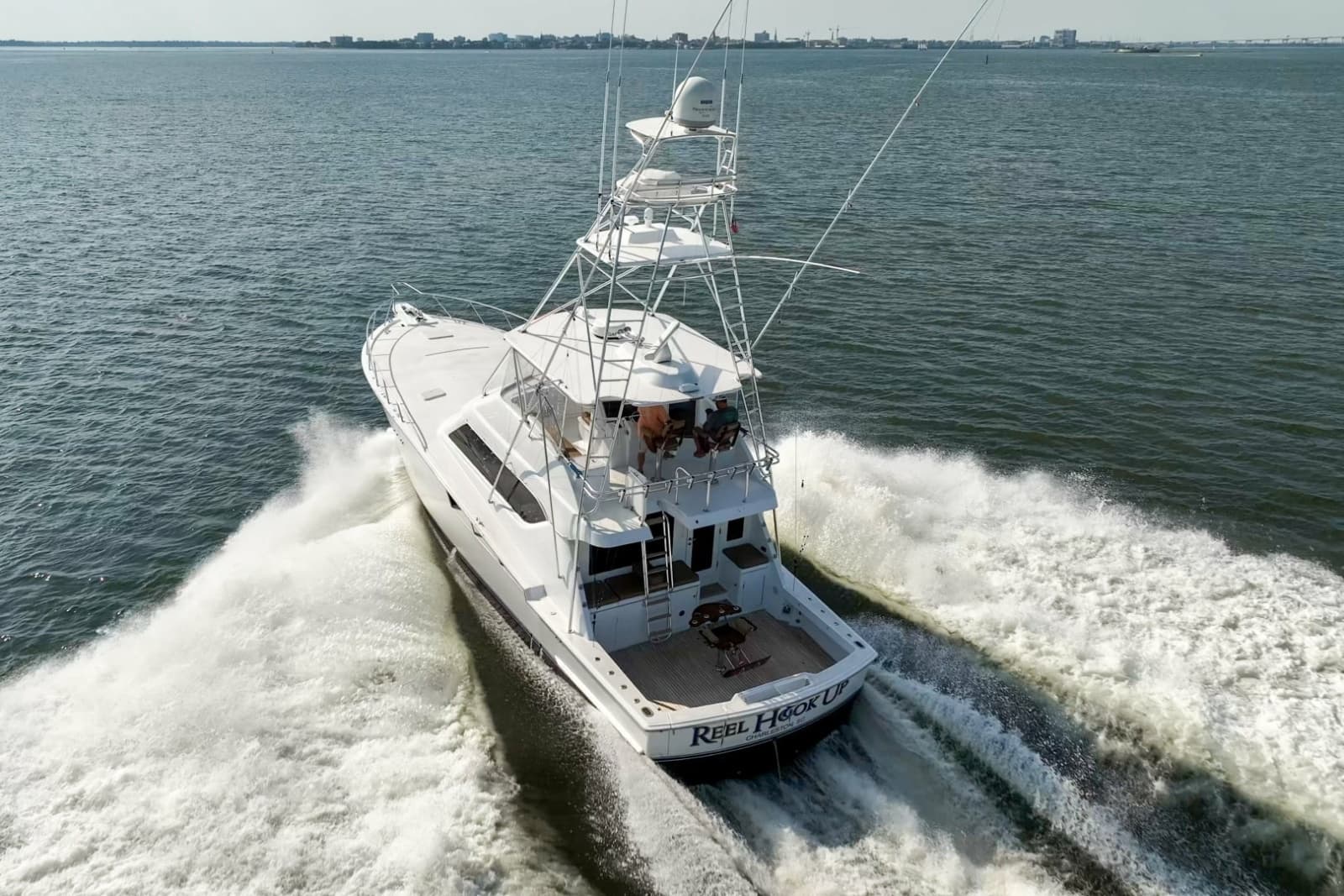 Hatteras 60 Reel Hook'Up - Exterior Profile