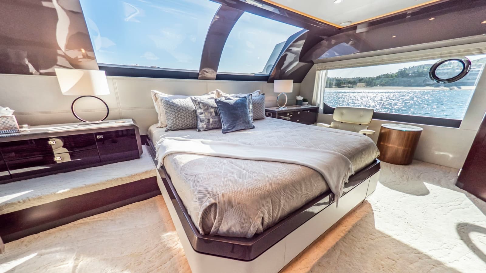 2024 Ocean Alexander 28E "LONE STAR" Spacious Full-Beam Master Stateroom