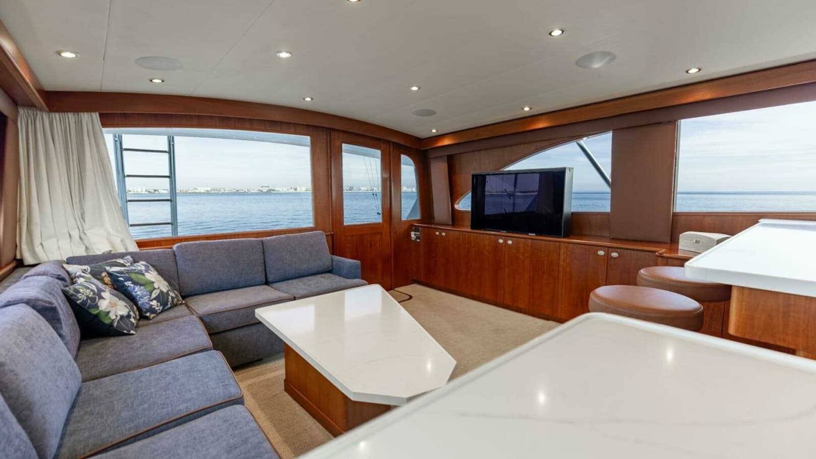 2006 Jim Smith 68 Convertible- Salon