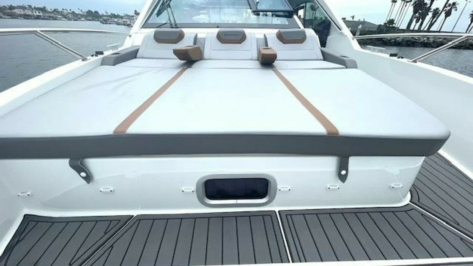 2022 Beneteau 32 Gran Turismo "FORTUNA" - Spacious Aft Sun Lounge Area