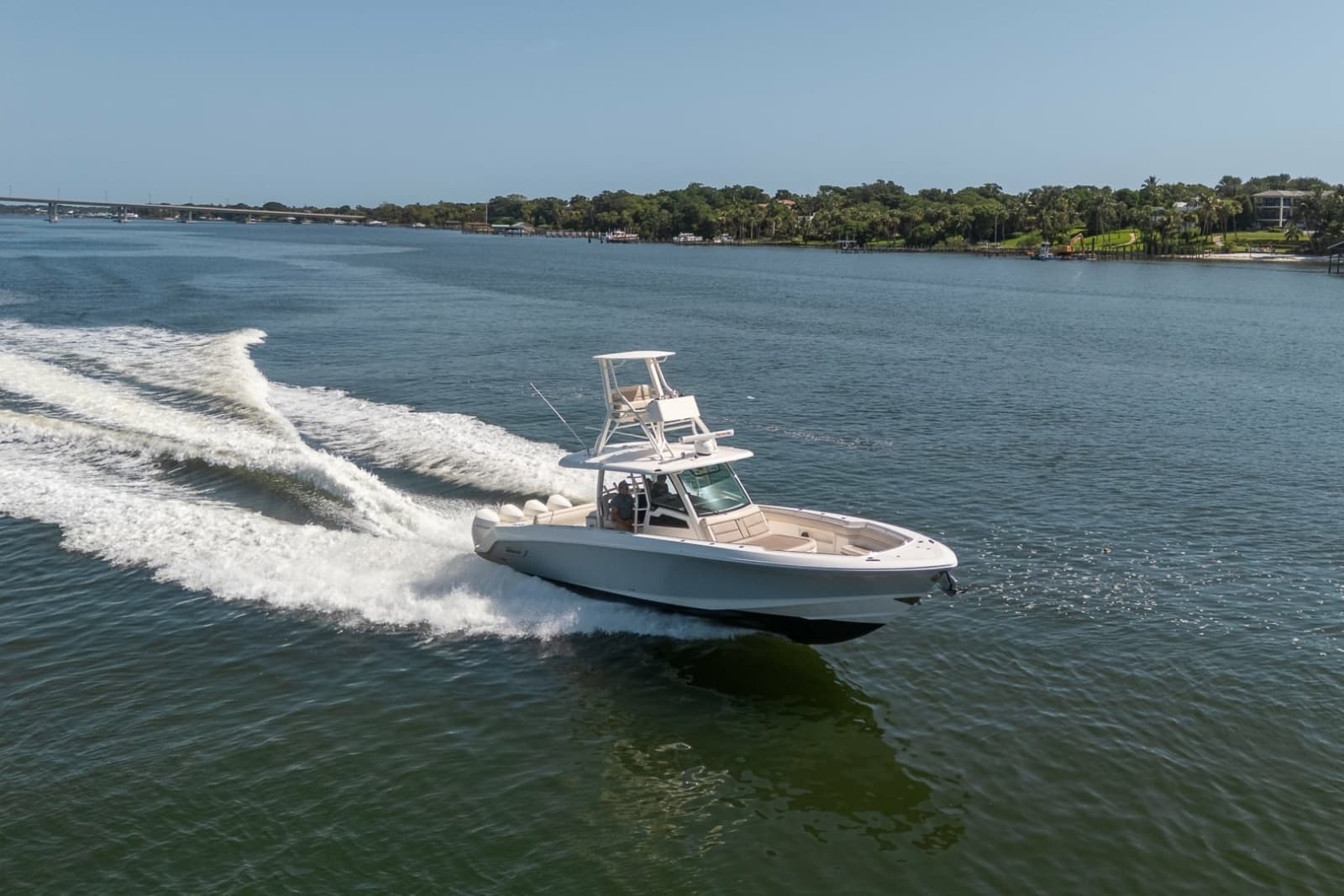 Boston Whaler 380 Outrage - Worth the Tiempo