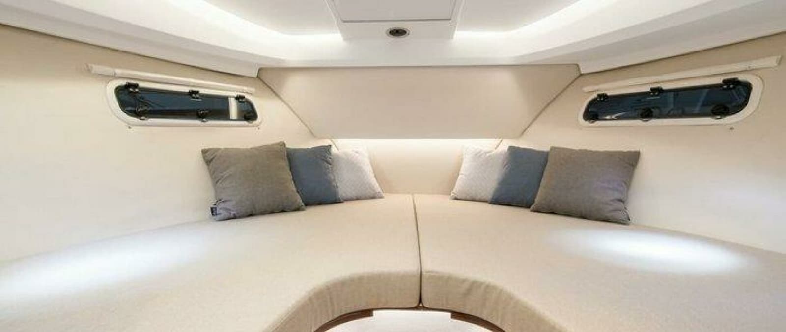 Nimbus 305 Coupe Cabin