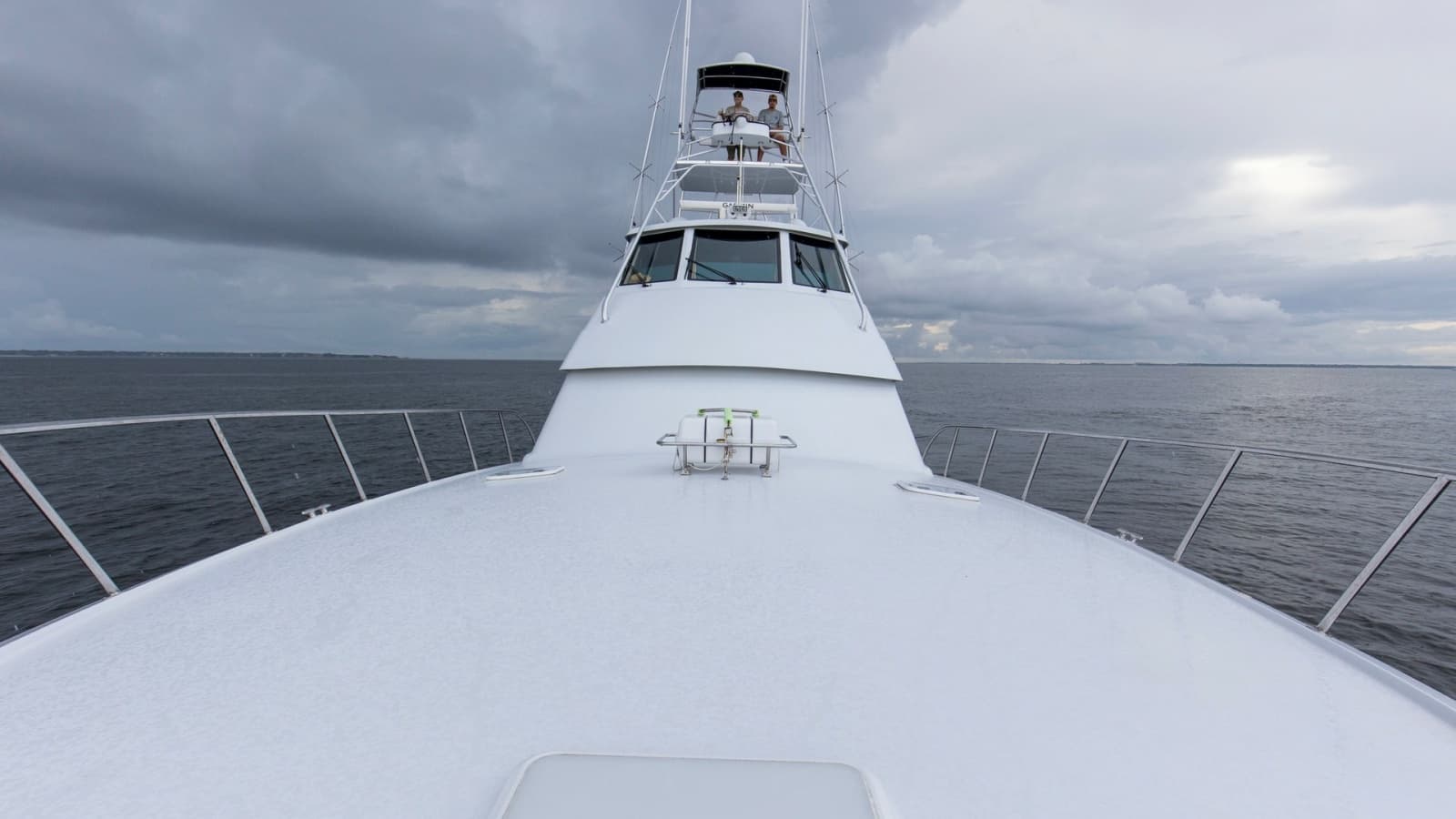 1999 Hatteras 60 Enclosed Bridge Better Days Bow Deck (1)