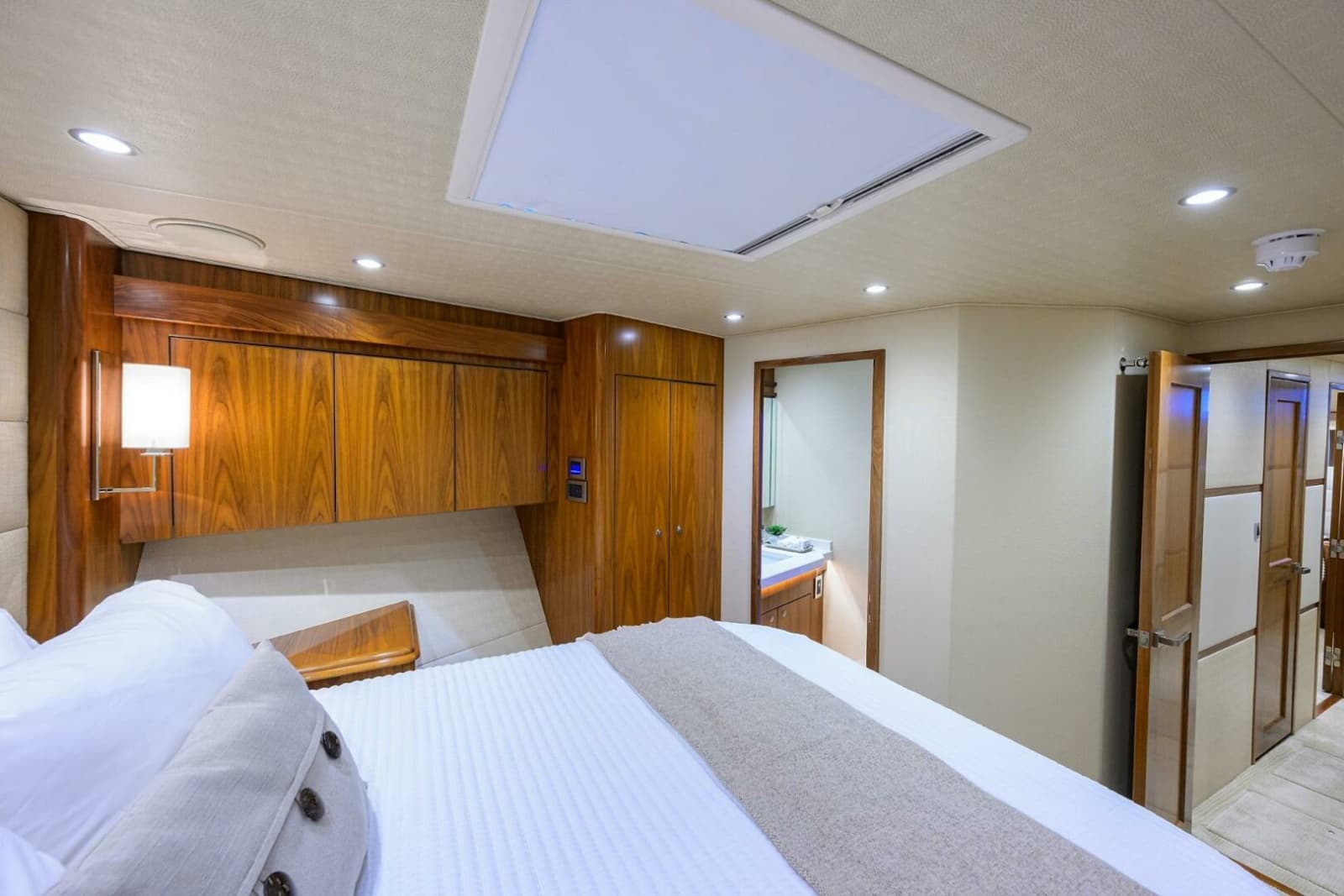 Viking  92 SPECULATOR - VIP Guest Stateroom