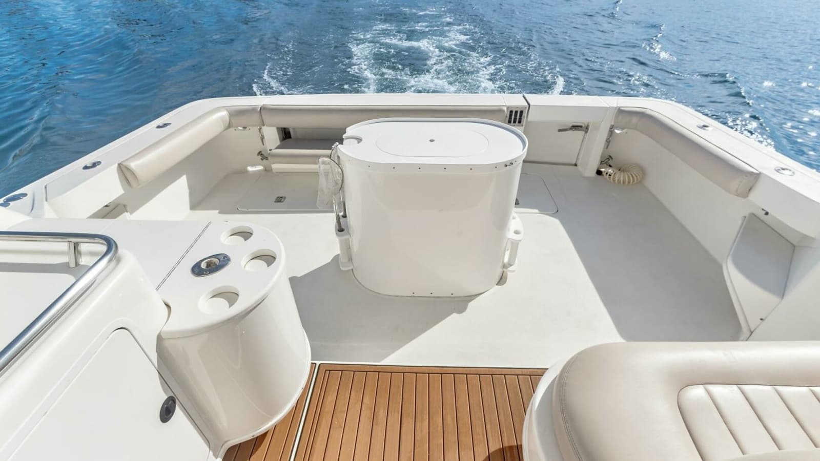2000 Sea Ray 370 Express Cruiser "Sandie Lee" - Spacious Aft Deck with Seating