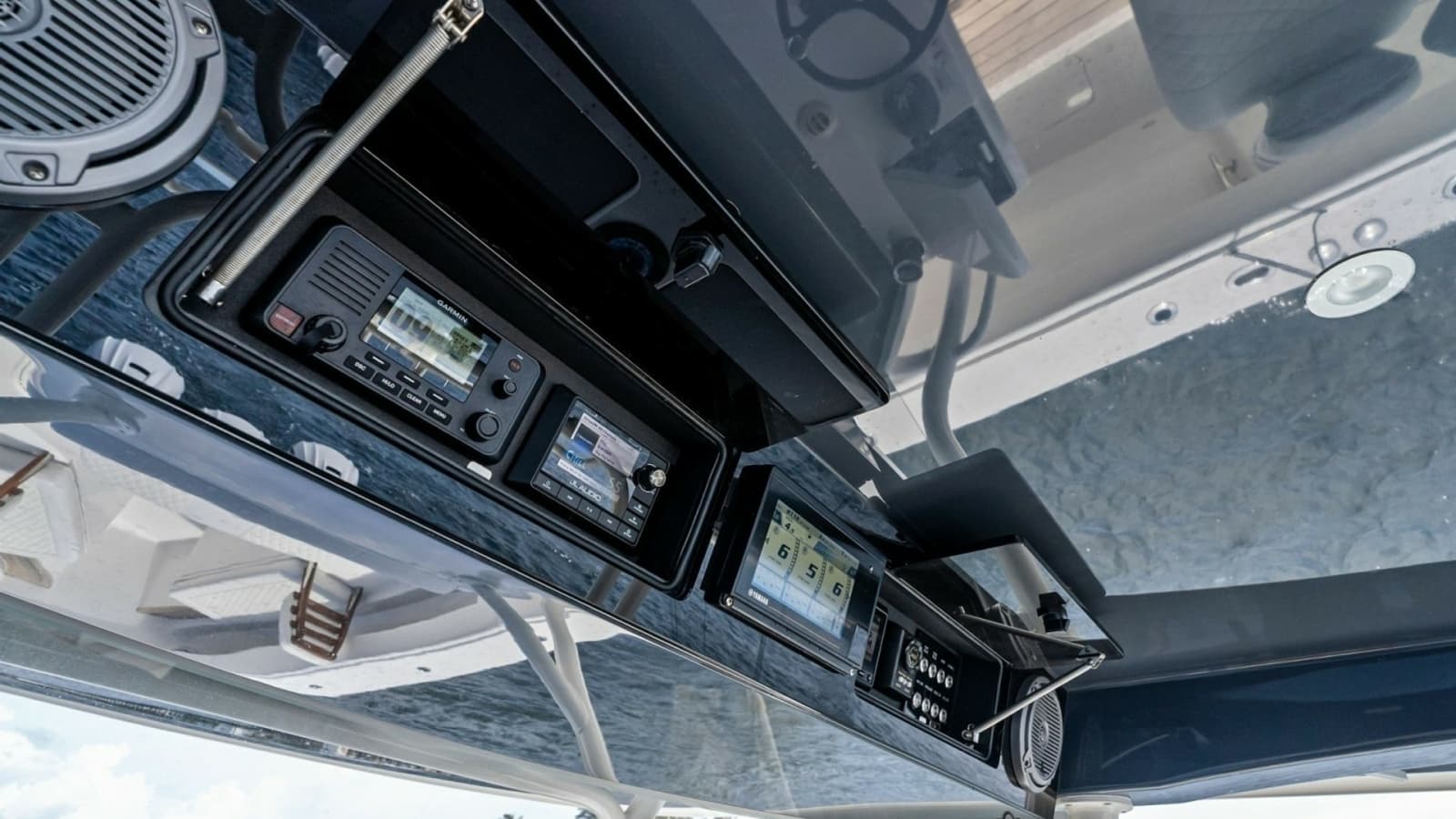 2020 Jupiter 43 SF MENACE Helm