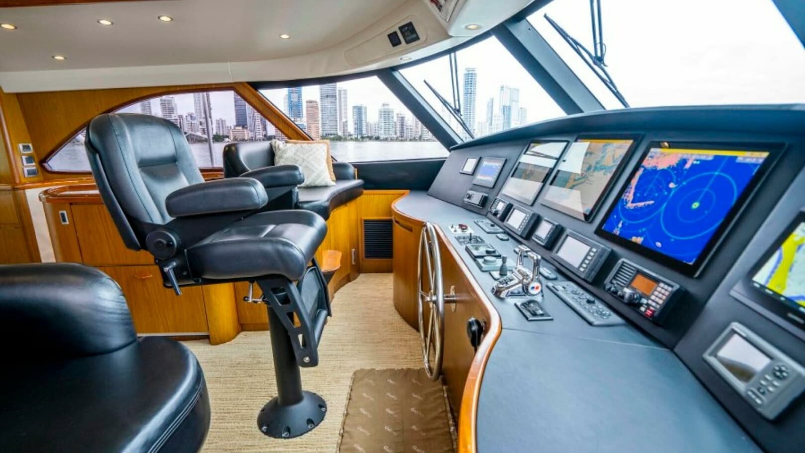 Enclosed Bridge Helm Station