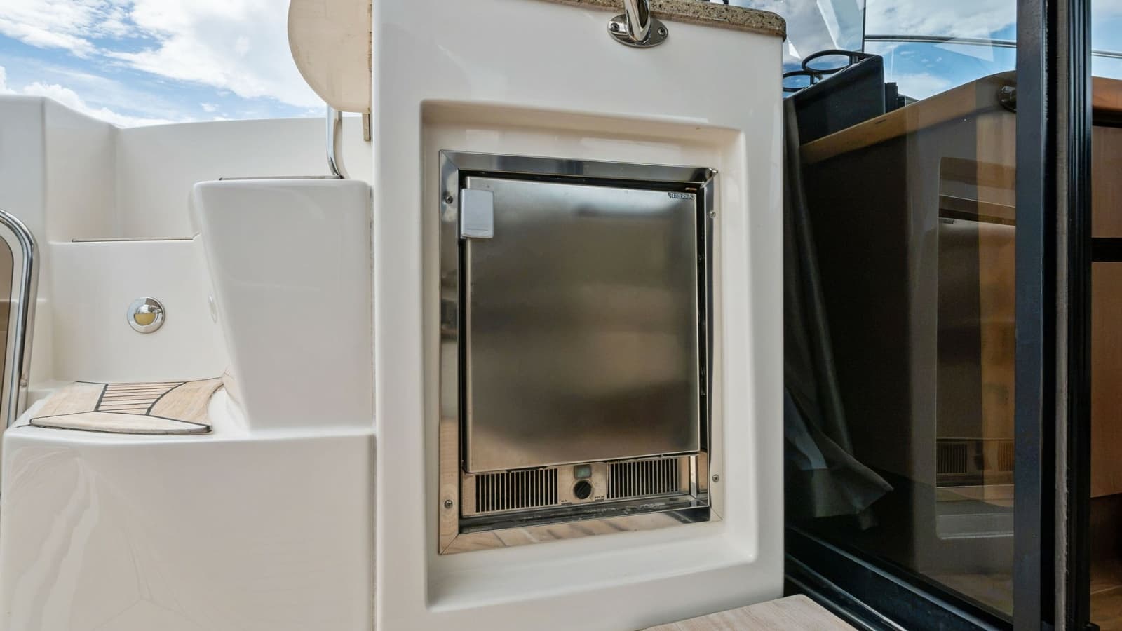Cockpit Wet Bar with Refrigerator