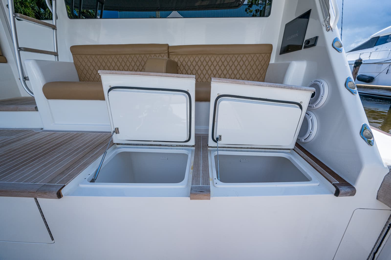 2011 Viking 76 Enclosed Bridge