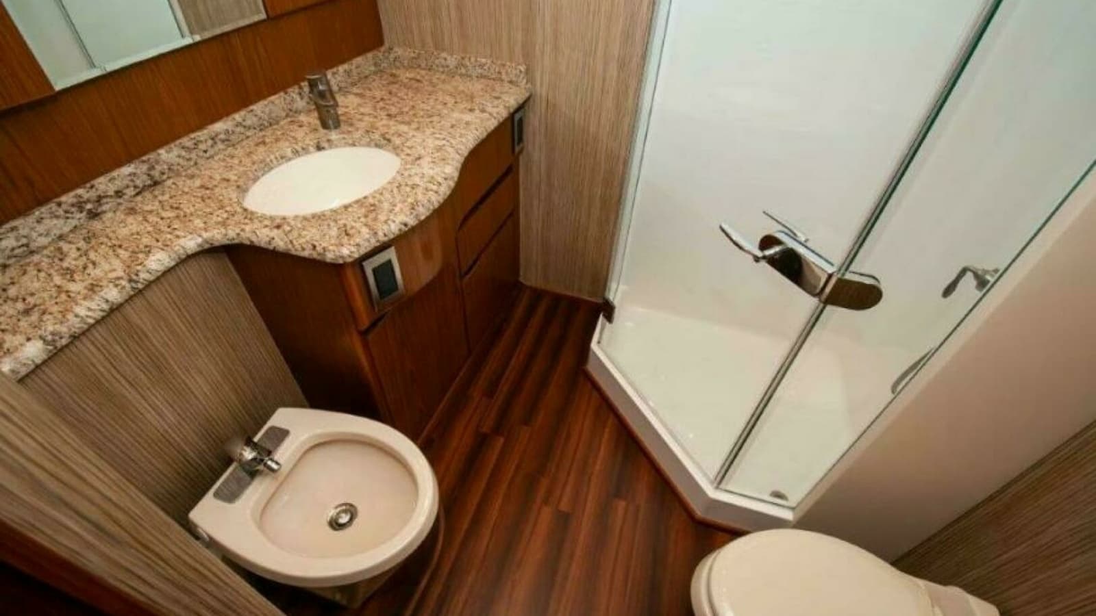 2012 76 Viking Sky Bridge Barefoot Drive Master Head (2)
