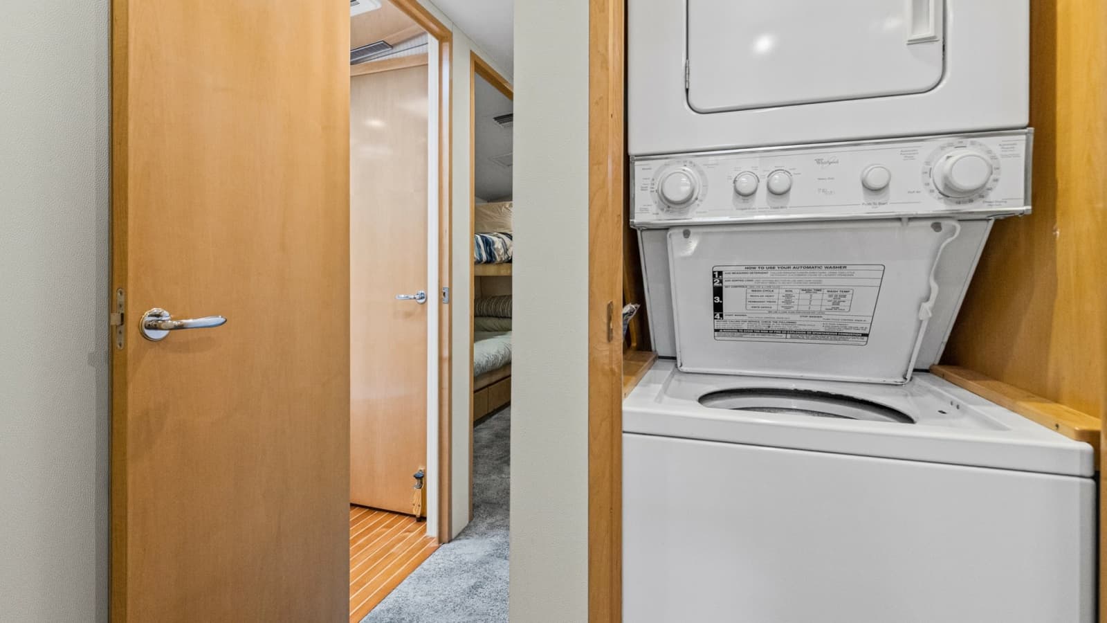 1999 Hatteras 60 Enclosed Bridge Better Days Laundry