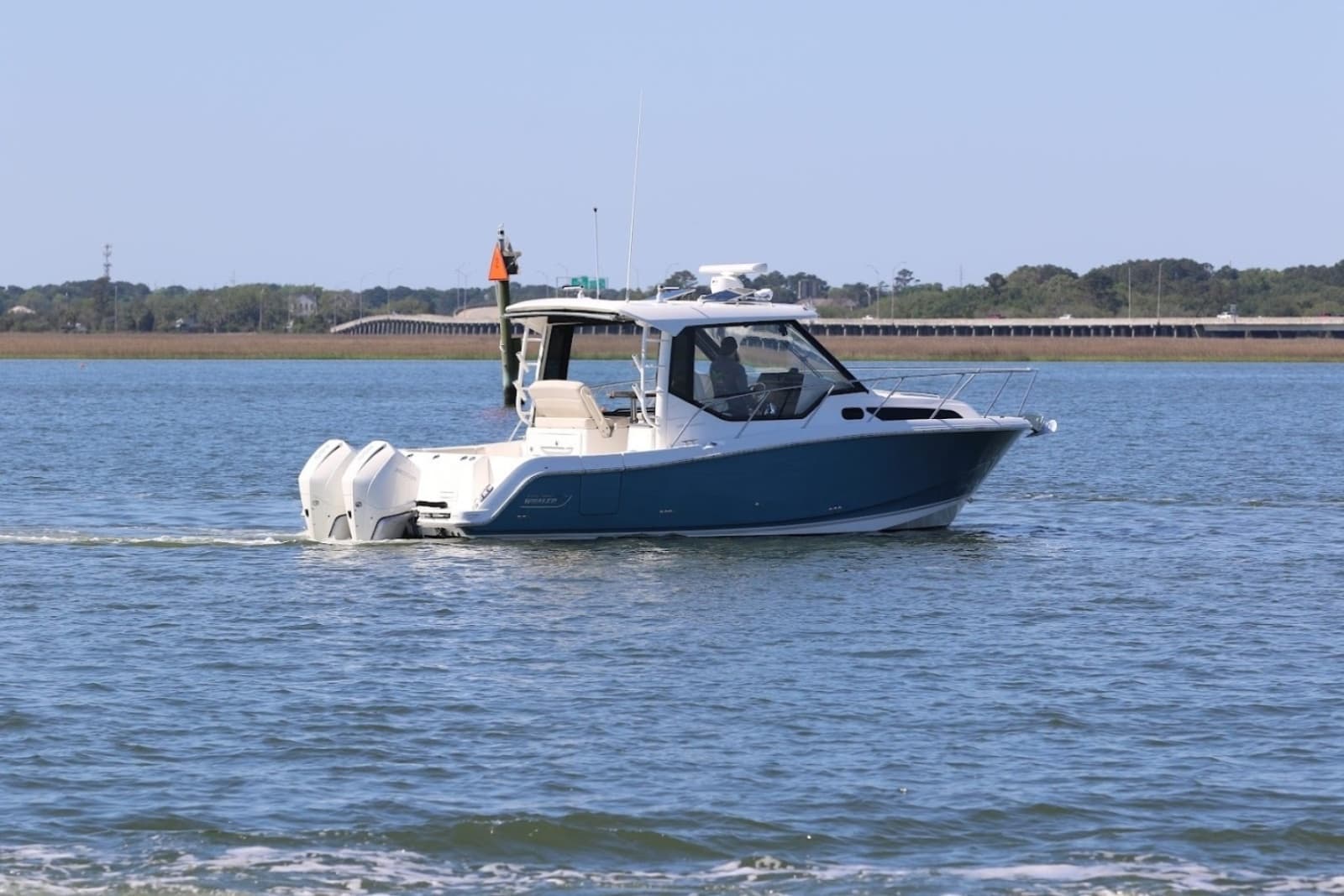 Boston Whaler 32 - SIP N SEA - Exterior Profile