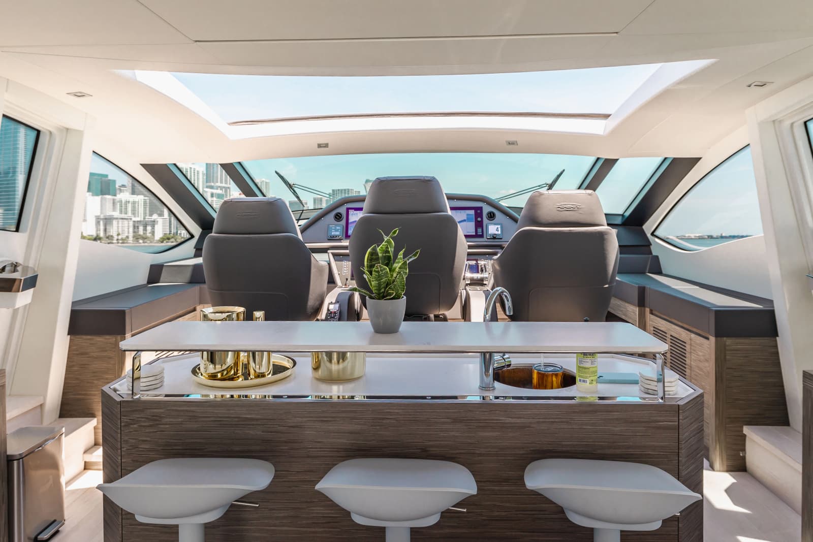 2017 Pershing 82 VHP