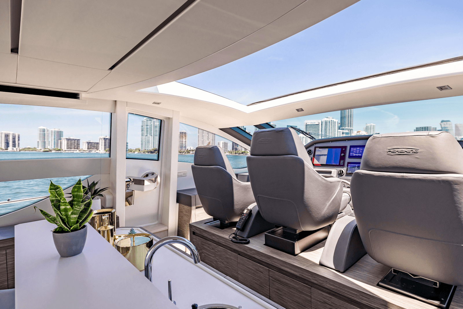 2017 Pershing 82 VHP