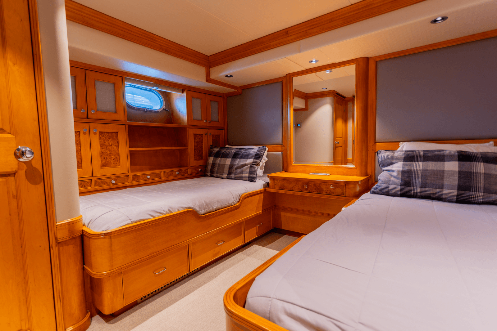 1993 Queenship Explorer