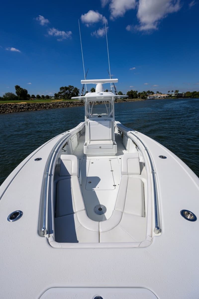 Yellowfin 34 - Bow