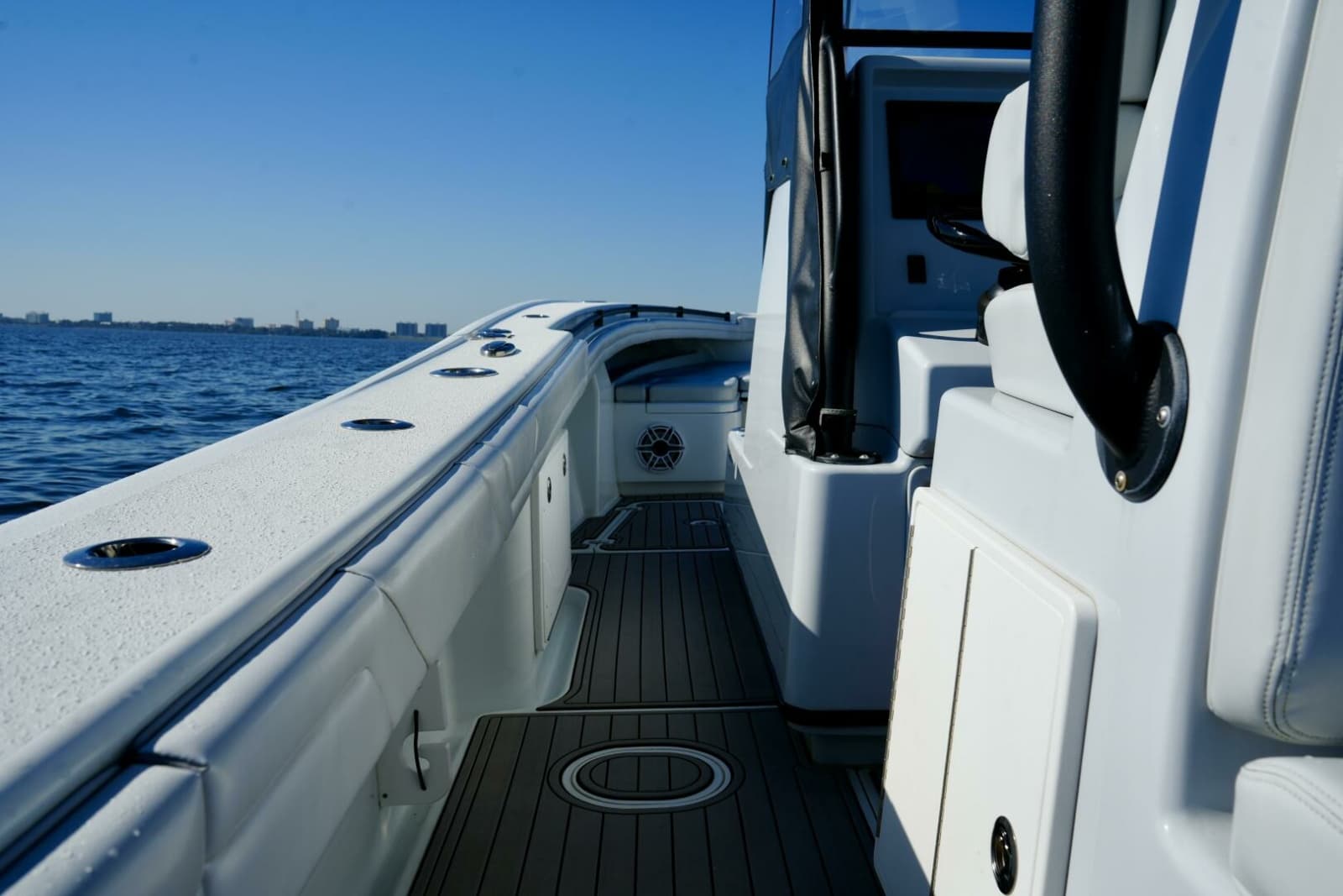 Yellowfin 32 Luhn 32- Center Console