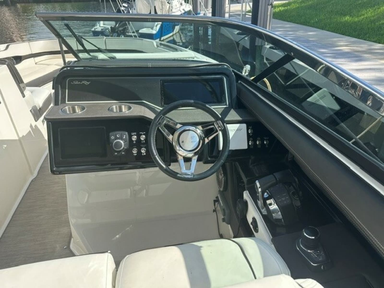 2018 Sea Ray SLX 310 - Sales Therapy