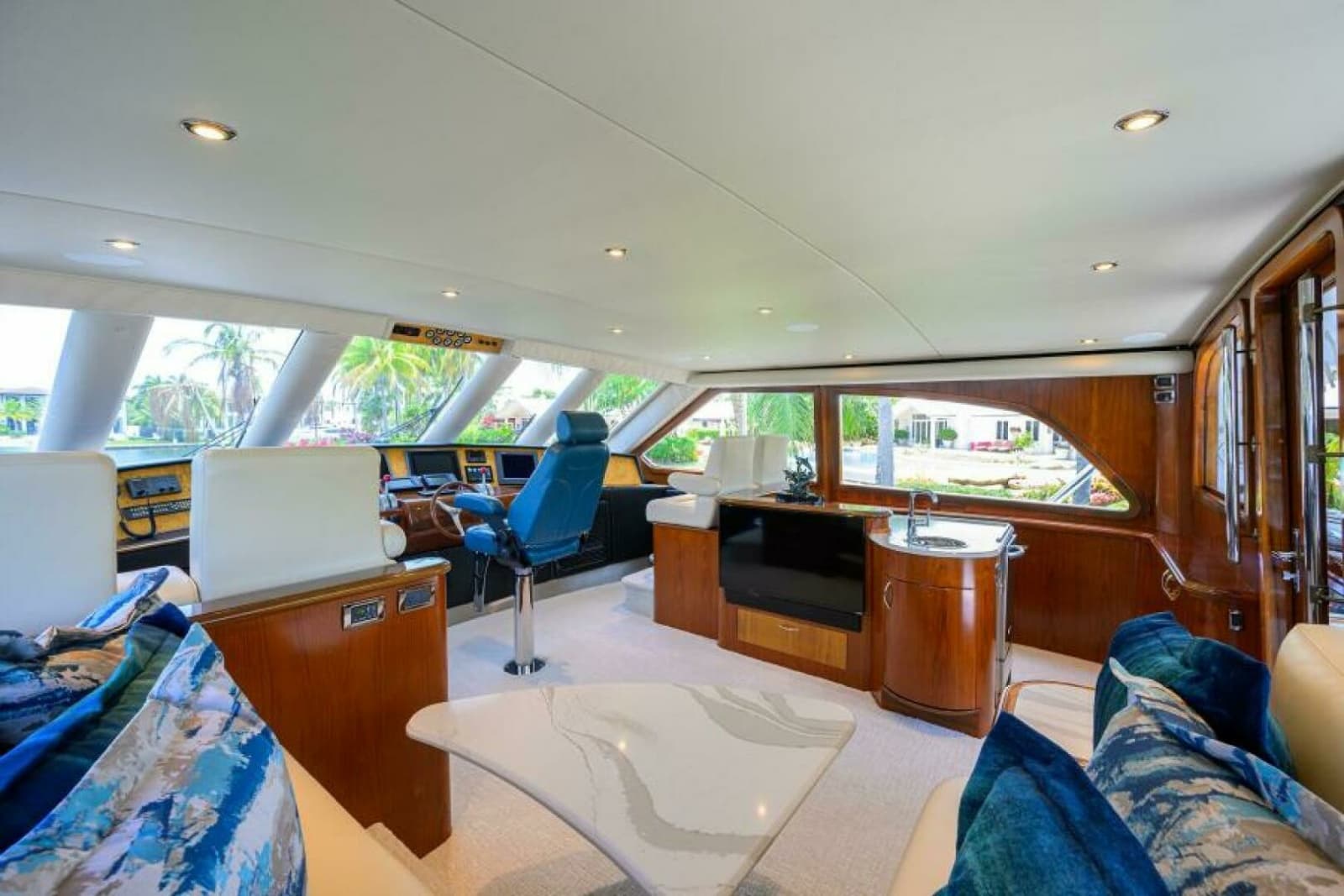 2004 Sea Force IX 82 Enclosed Bridge