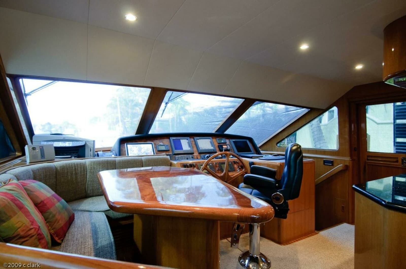 2005 Ocean Alexander 58 - Helm