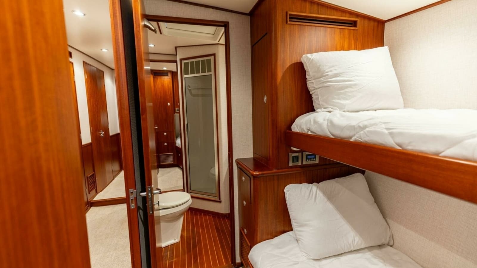 2006 Jim Smith 68 Convertible- STBD Bunks