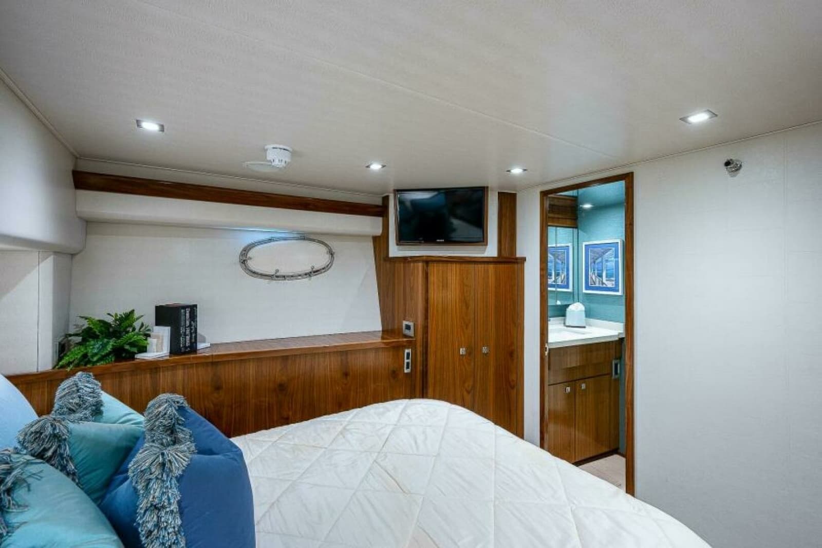 Viking 75 MIRAGE - Port Guest Stateroom