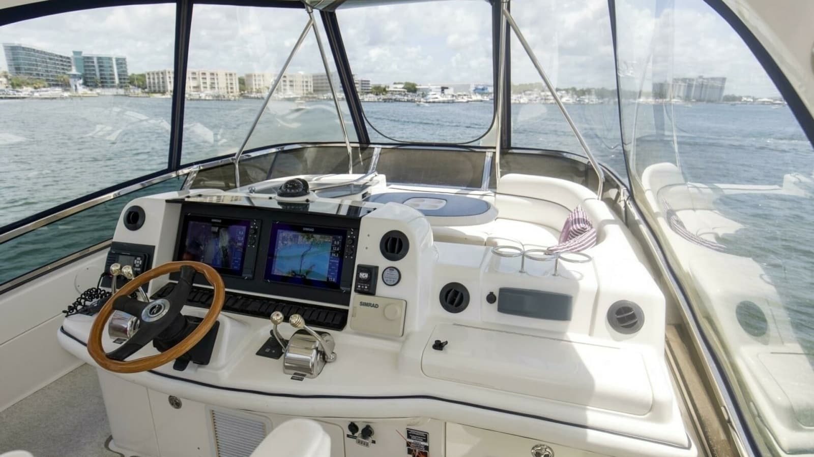 2007 52 Sea Ray Sedan Bridge Reel Destiny Helm (5)