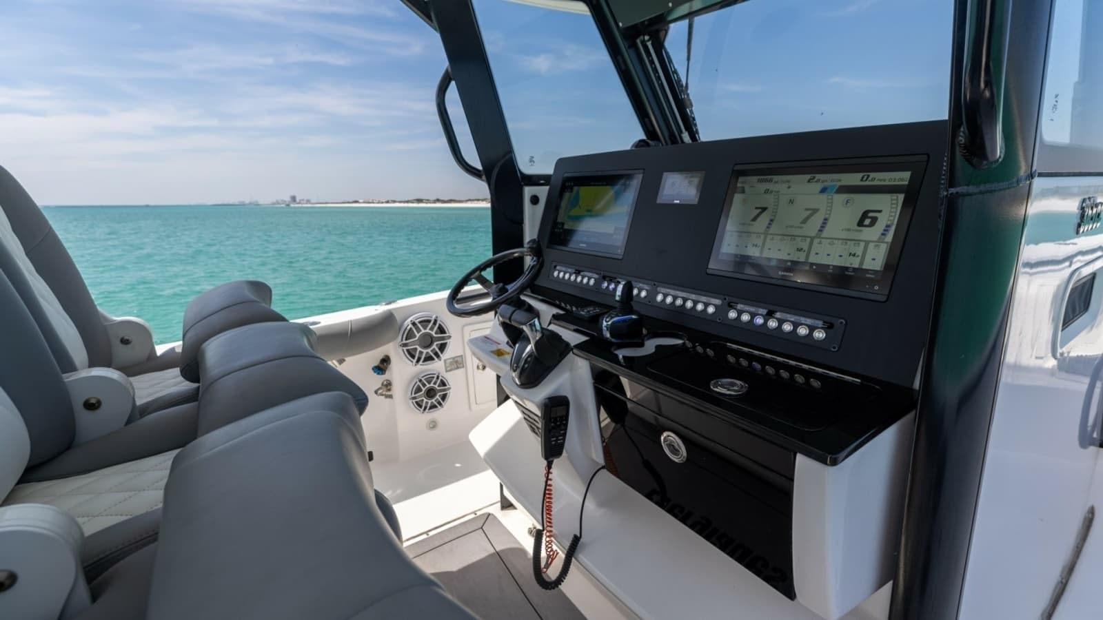 2023 Everglades 365 CC-