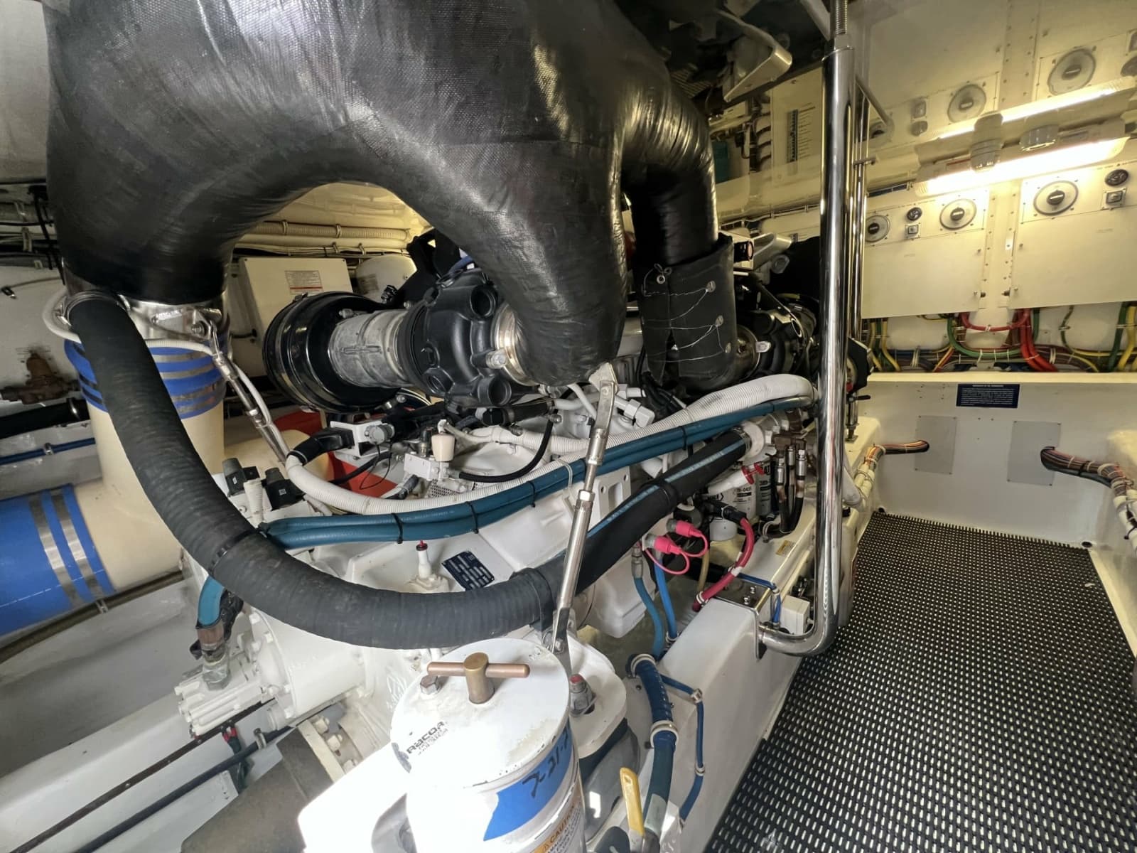 2013 Hatteras GT 54
