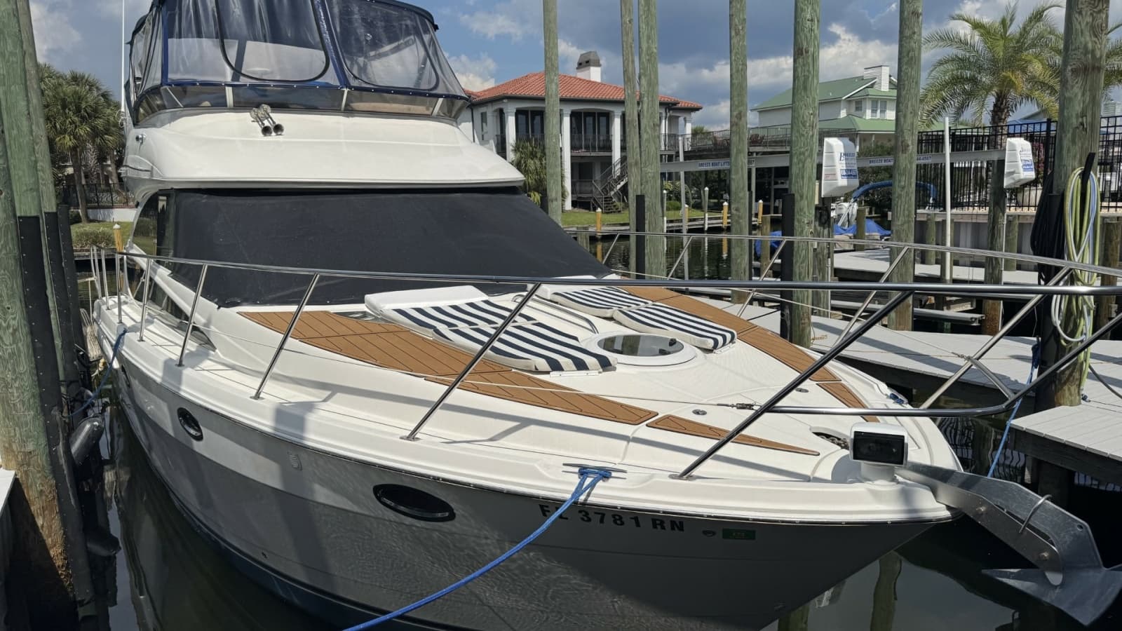 Foredeck and Flybridge View