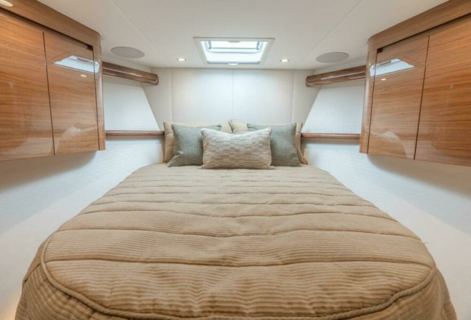 Viking 54 Convertible - VIP Stateroom